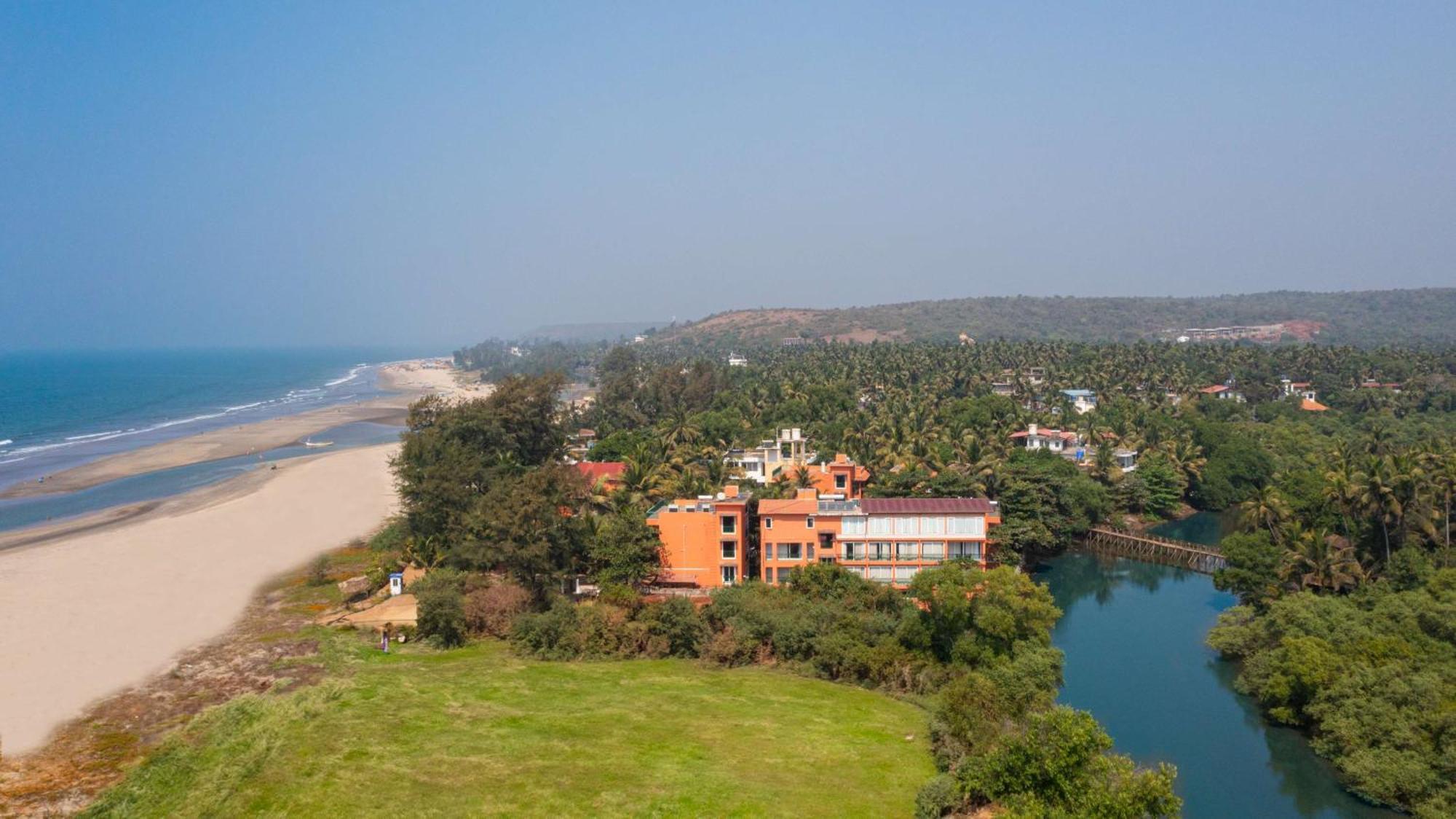 Mandrem Beach Resort, A Member Of Radisson Individuals Retreat エクステリア 写真