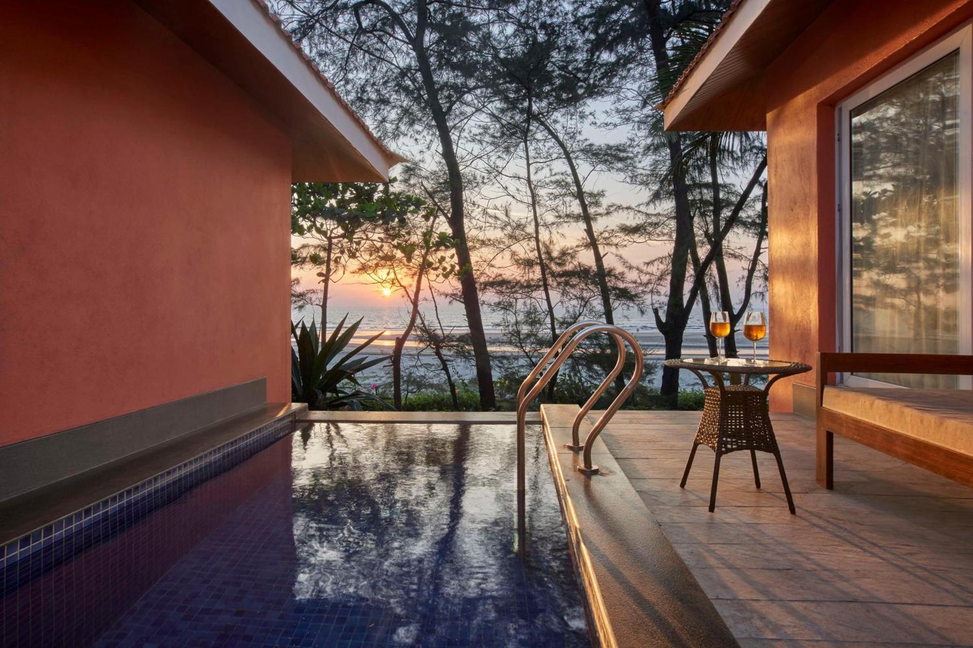 Mandrem Beach Resort, A Member Of Radisson Individuals Retreat エクステリア 写真