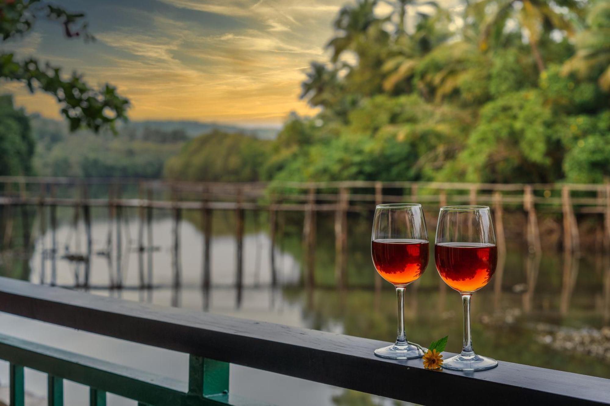 Mandrem Beach Resort, A Member Of Radisson Individuals Retreat エクステリア 写真