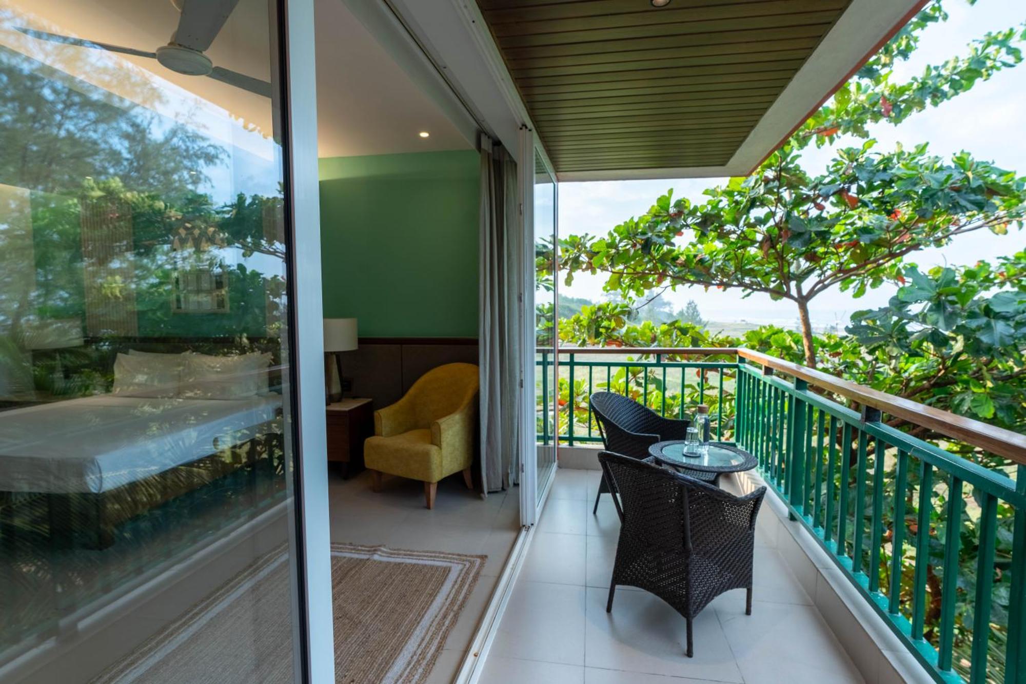 Mandrem Beach Resort, A Member Of Radisson Individuals Retreat エクステリア 写真