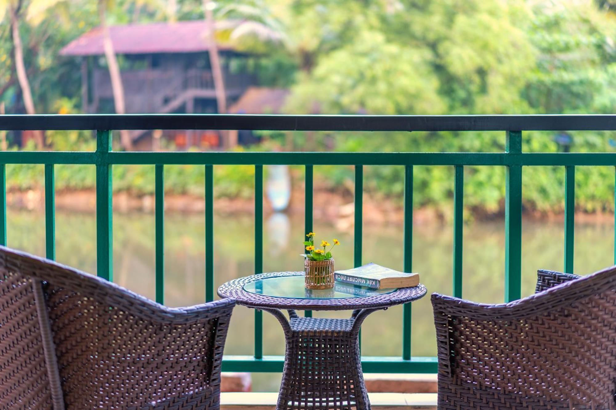 Mandrem Beach Resort, A Member Of Radisson Individuals Retreat エクステリア 写真