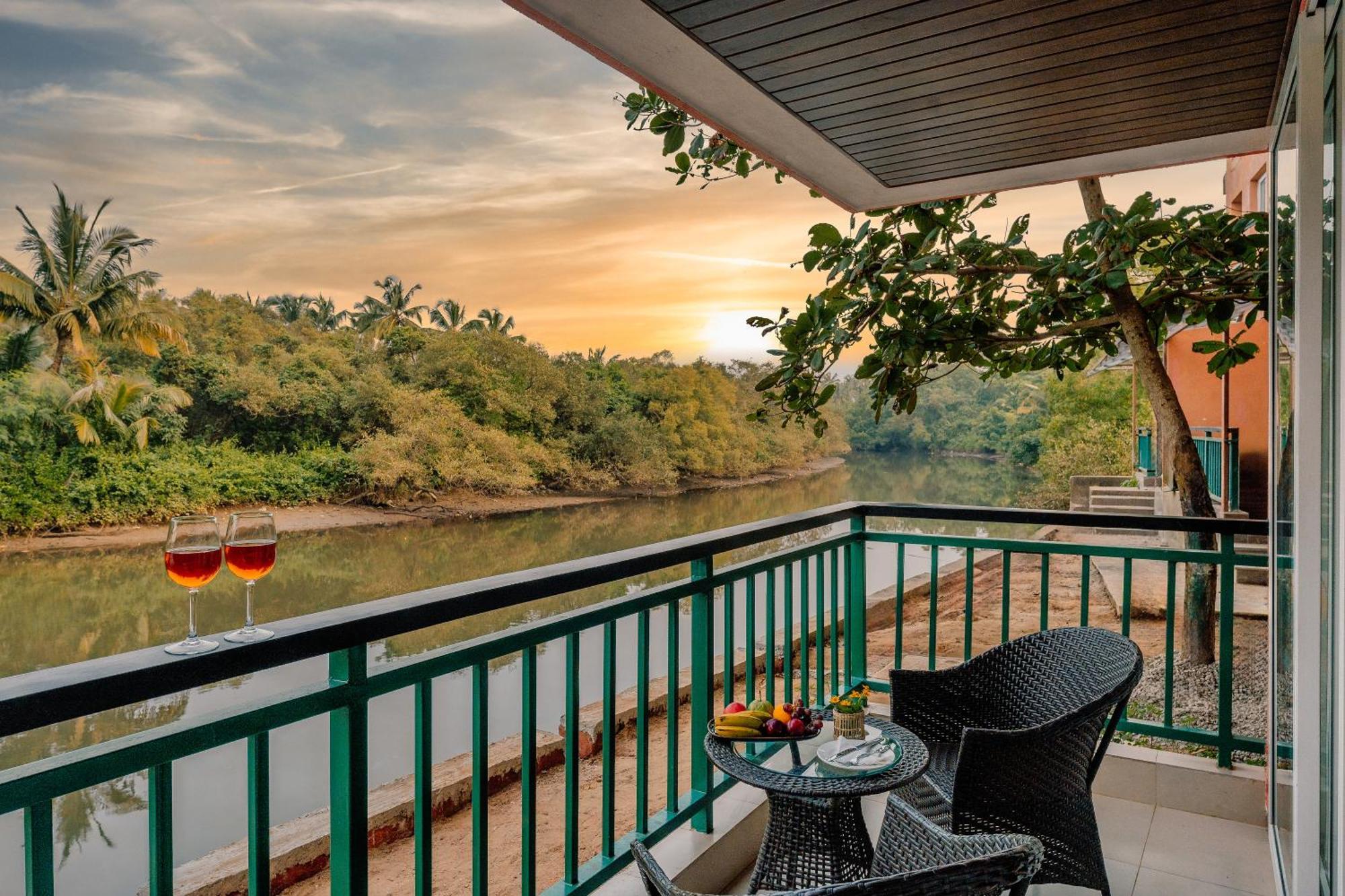 Mandrem Beach Resort, A Member Of Radisson Individuals Retreat エクステリア 写真