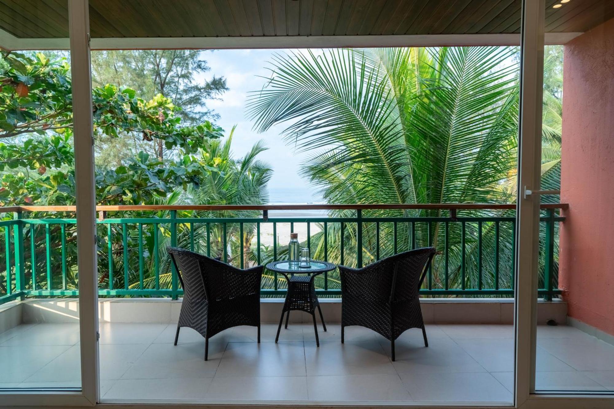 Mandrem Beach Resort, A Member Of Radisson Individuals Retreat エクステリア 写真