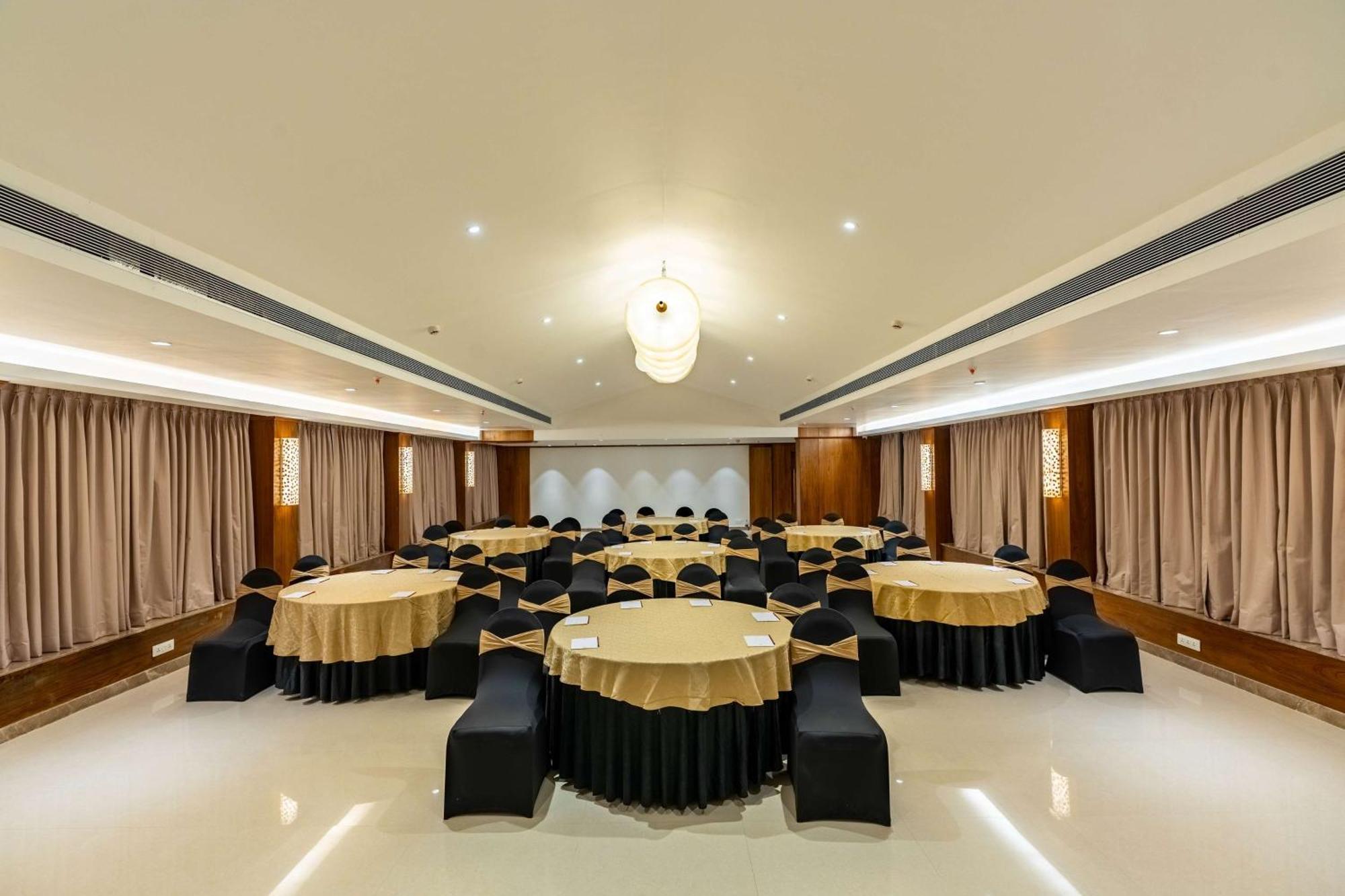 Mandrem Beach Resort, A Member Of Radisson Individuals Retreat エクステリア 写真