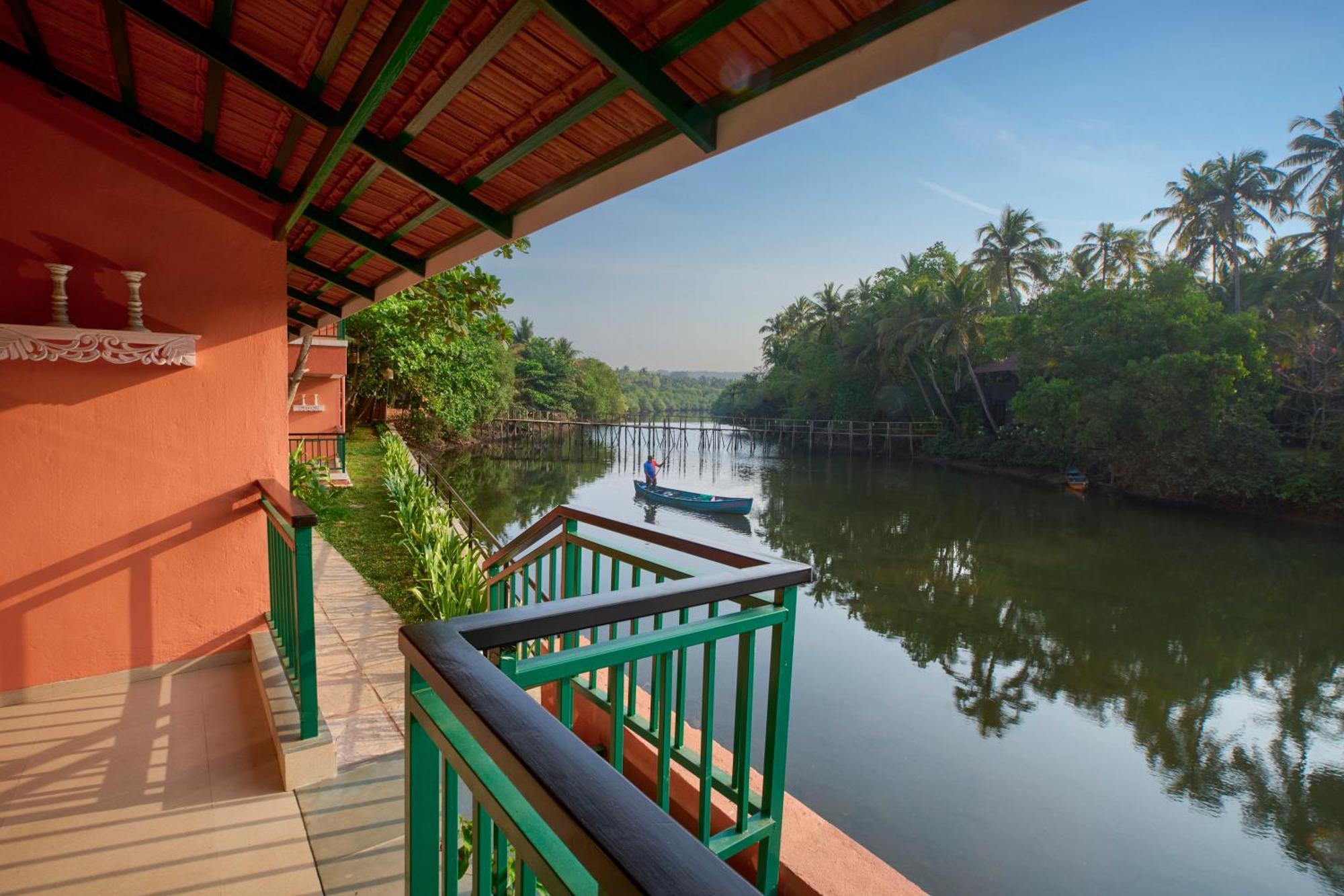 Mandrem Beach Resort, A Member Of Radisson Individuals Retreat エクステリア 写真